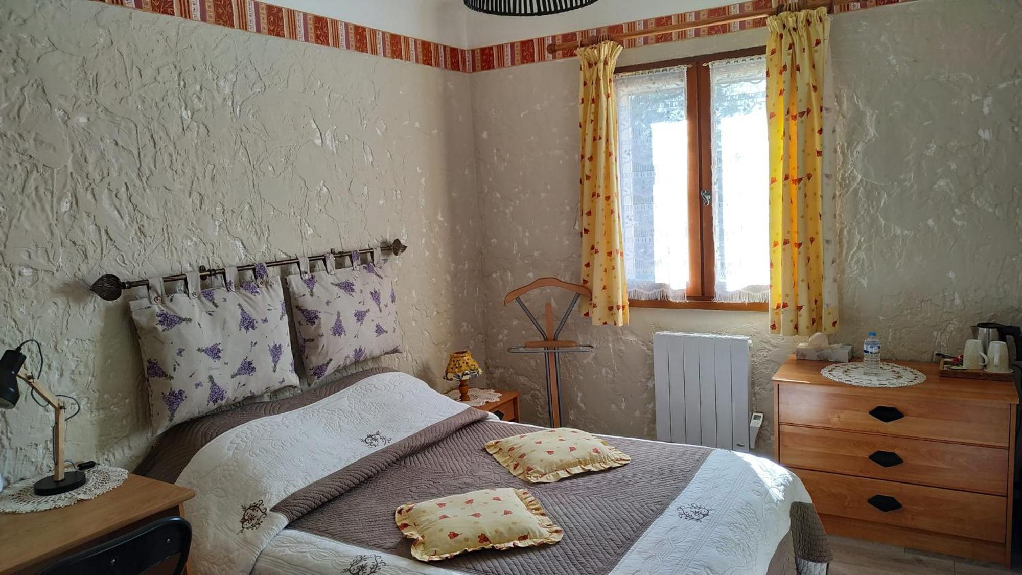La Pinede De Manon Bed and Breakfast Barjols Εξωτερικό φωτογραφία